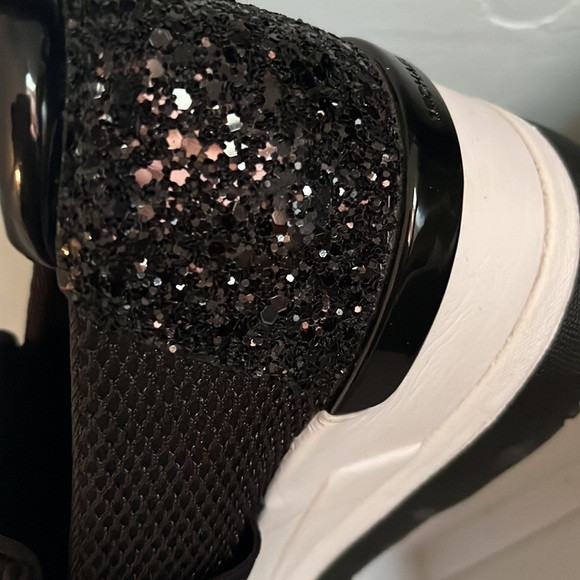 Crafted from mesh with glitter accent at the heel, the Felix trainers net mesh. - Picture 3 of 6